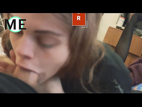 ❤️ Πούτσος στο λαιμό της, σκισμένο καλσόν και σκισμένα τακούνια ❤️❌ Απλά πορνό ❤